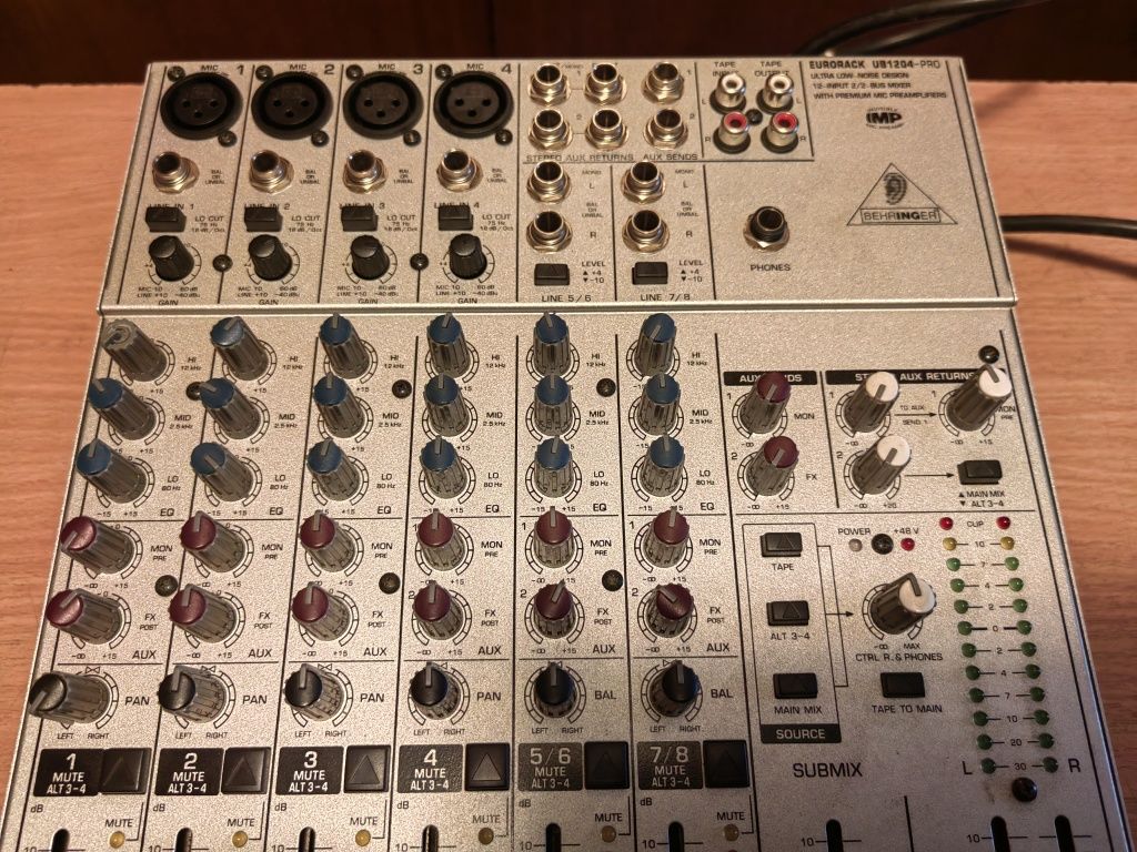 Mixer Mini Behringer Eurorack UB1204-PRO