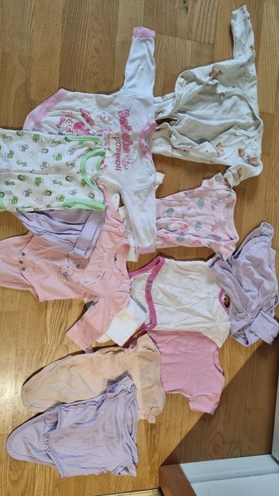 Zestaw ubranek dla niemowlęcia – rozmiar 56