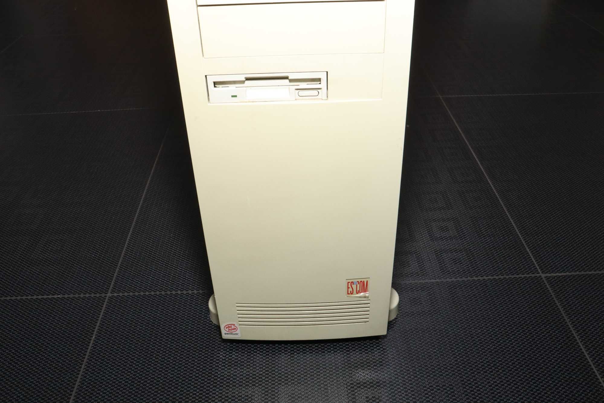 Komputer stacjonarny ESCOM zabytkowy PC z lat 90-tych Tower