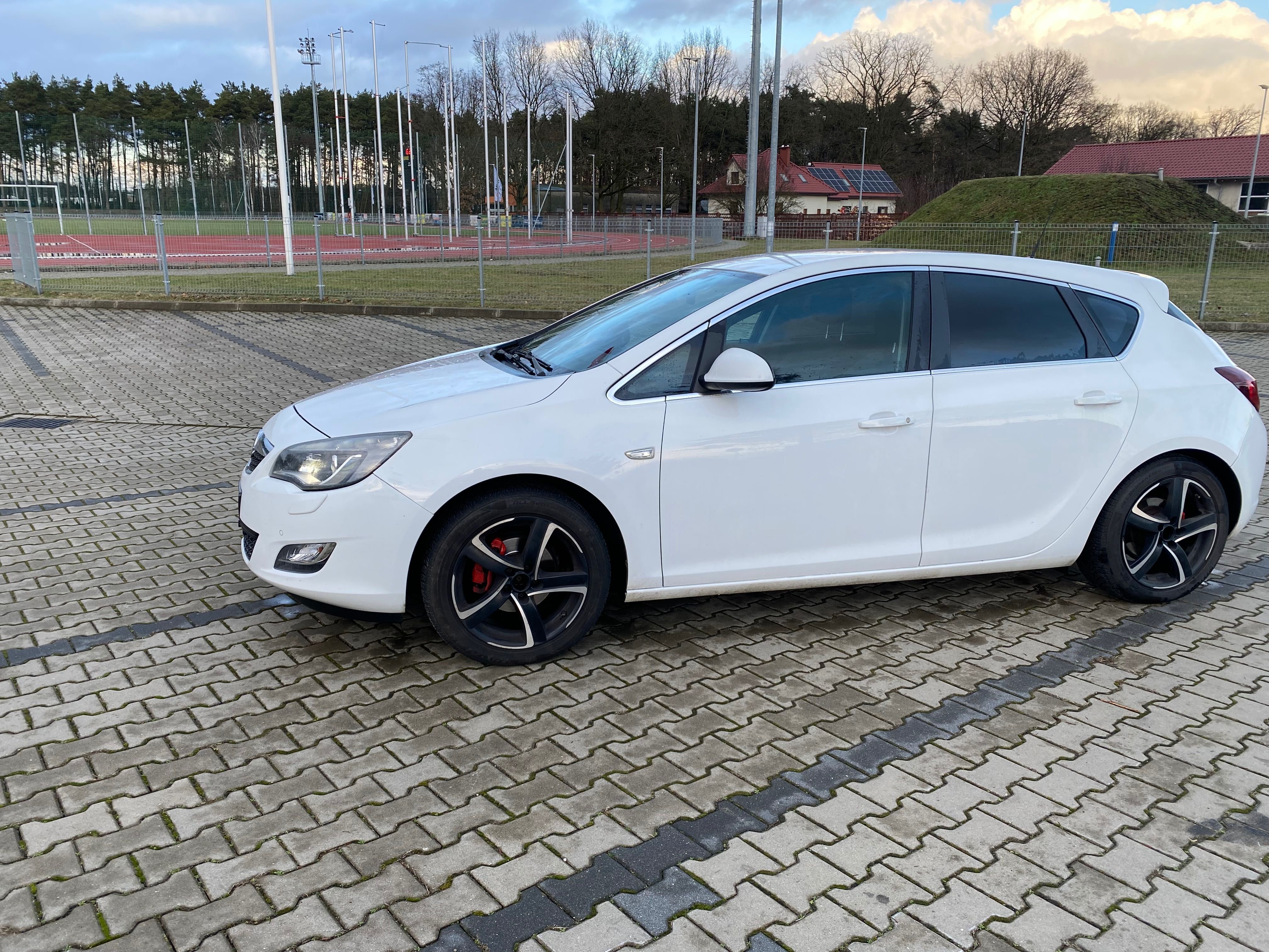 Sprzedam : Opel Astra j 2010r. 1,4turbo