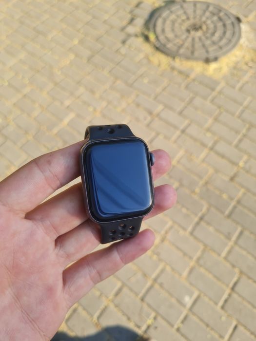 Apple watch SE  44mm батарея 100%