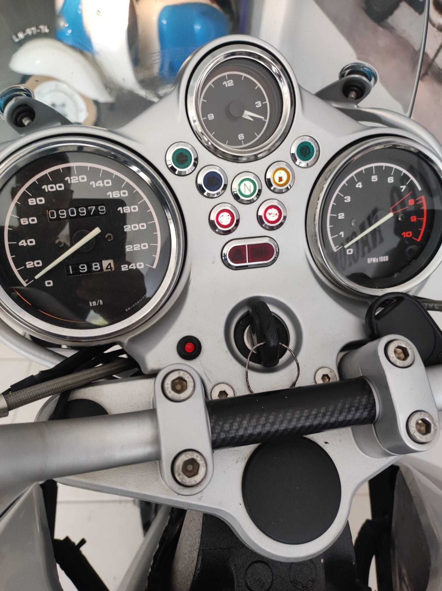 Magnifiaca Moto BMW  R 850 R