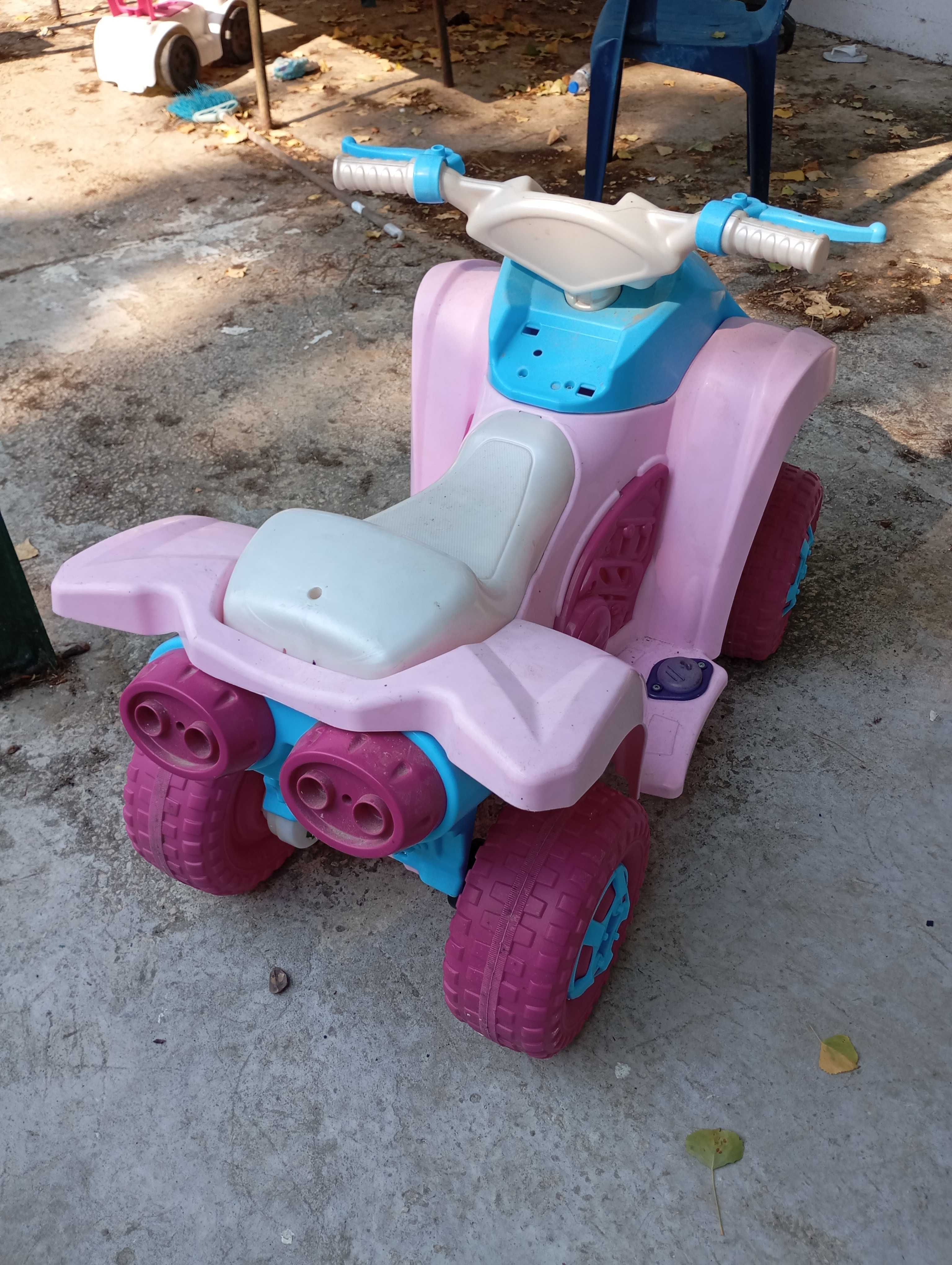 Moto 4 elétrica infantil Feber
