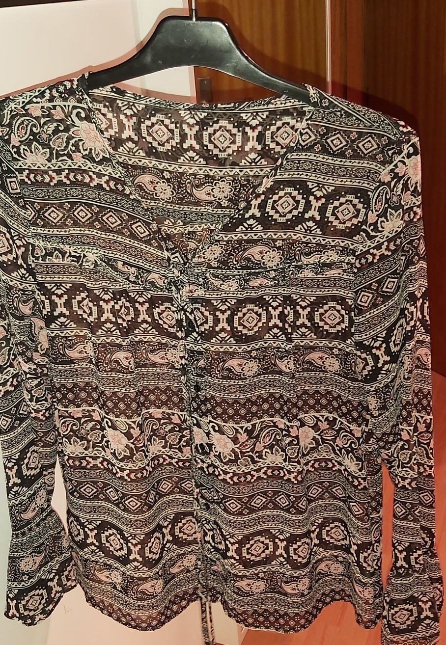 Blusas e camisas
