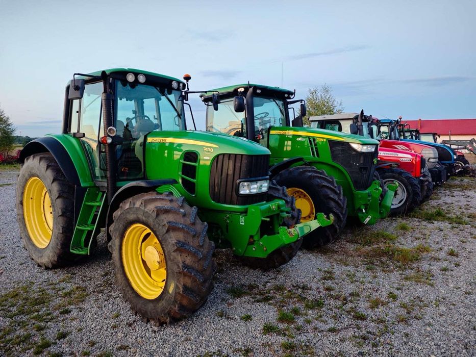 John Deere 7430.