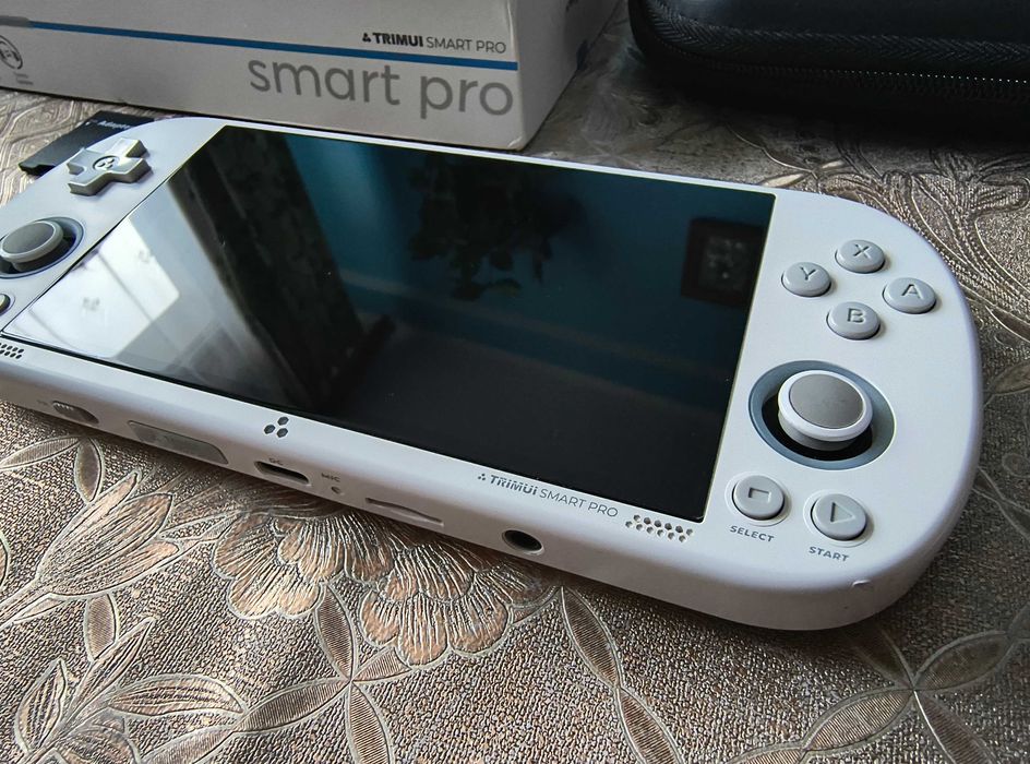 Trimui Smart Pro TG5040 BIAŁA + 128GB + CrossMix + ROMY - STAN BDB-!