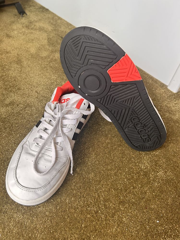 Sapatilhas Adidas em bom estado