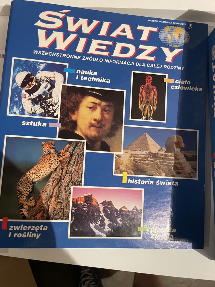 Swiat Wiedzy 11 Segregatorów 264 zeszyty cała Kolekcja