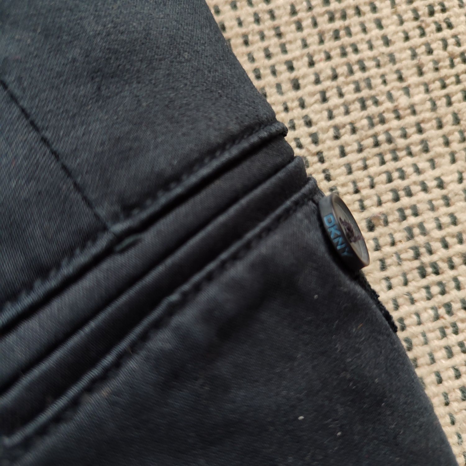 Spodnie męskie DKNY 32R casual wyjściowe ciemny granat chinosy wesele