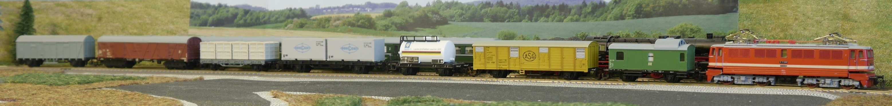 kolejka TT - skład (nr 4) pociągu towarowego - 7 wagonów