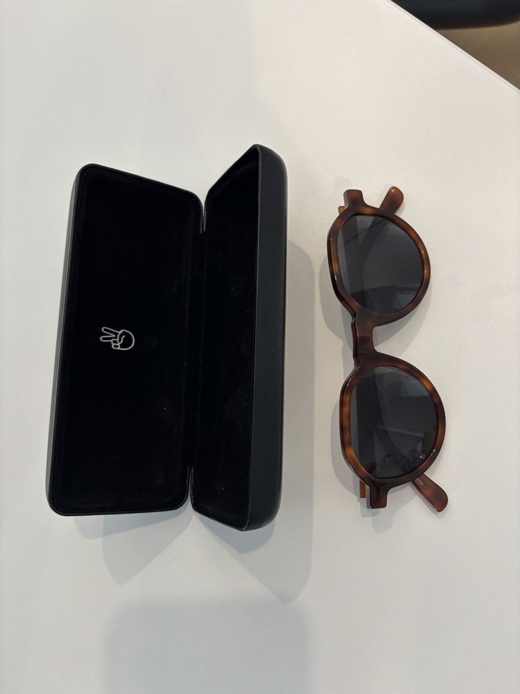 Oculos waiting for the sun