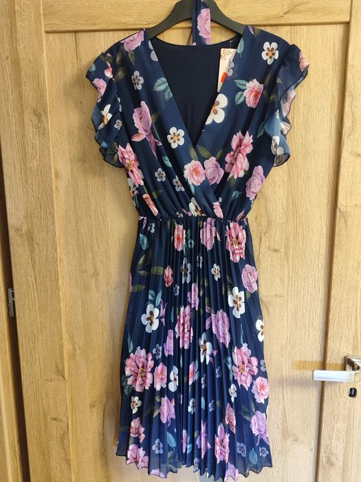 Nowa sukienka w kwiaty rozm. 38/40