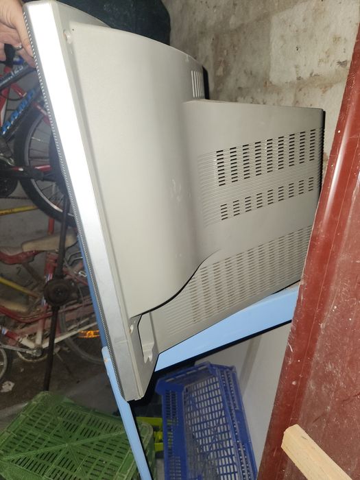 Televisao antiga em bom estado