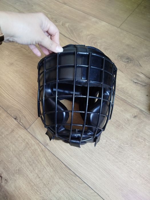 Kask treningowy z krata