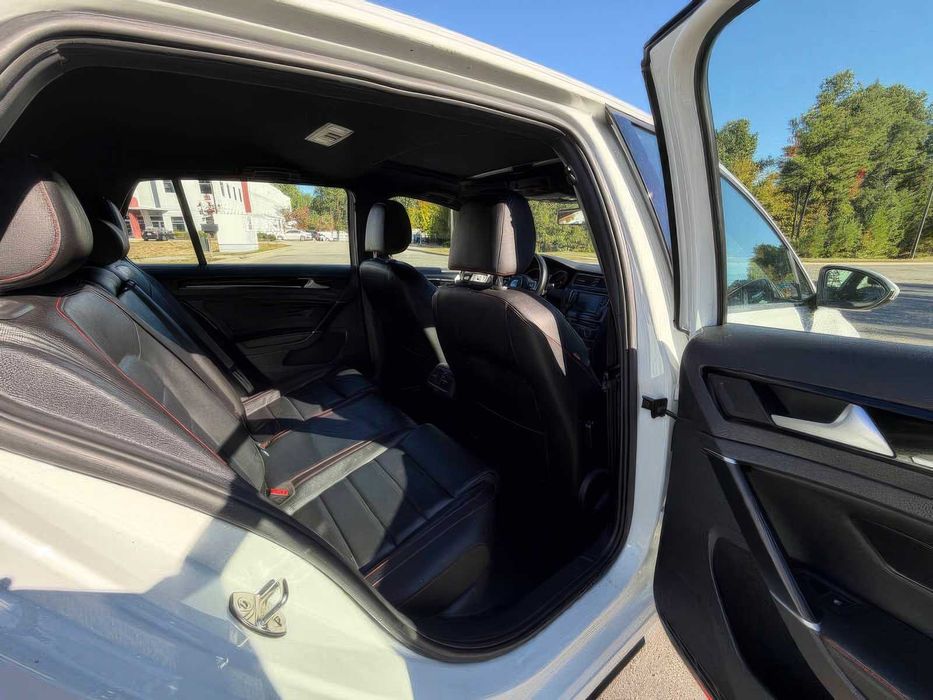 Volkswagen Golf      2017