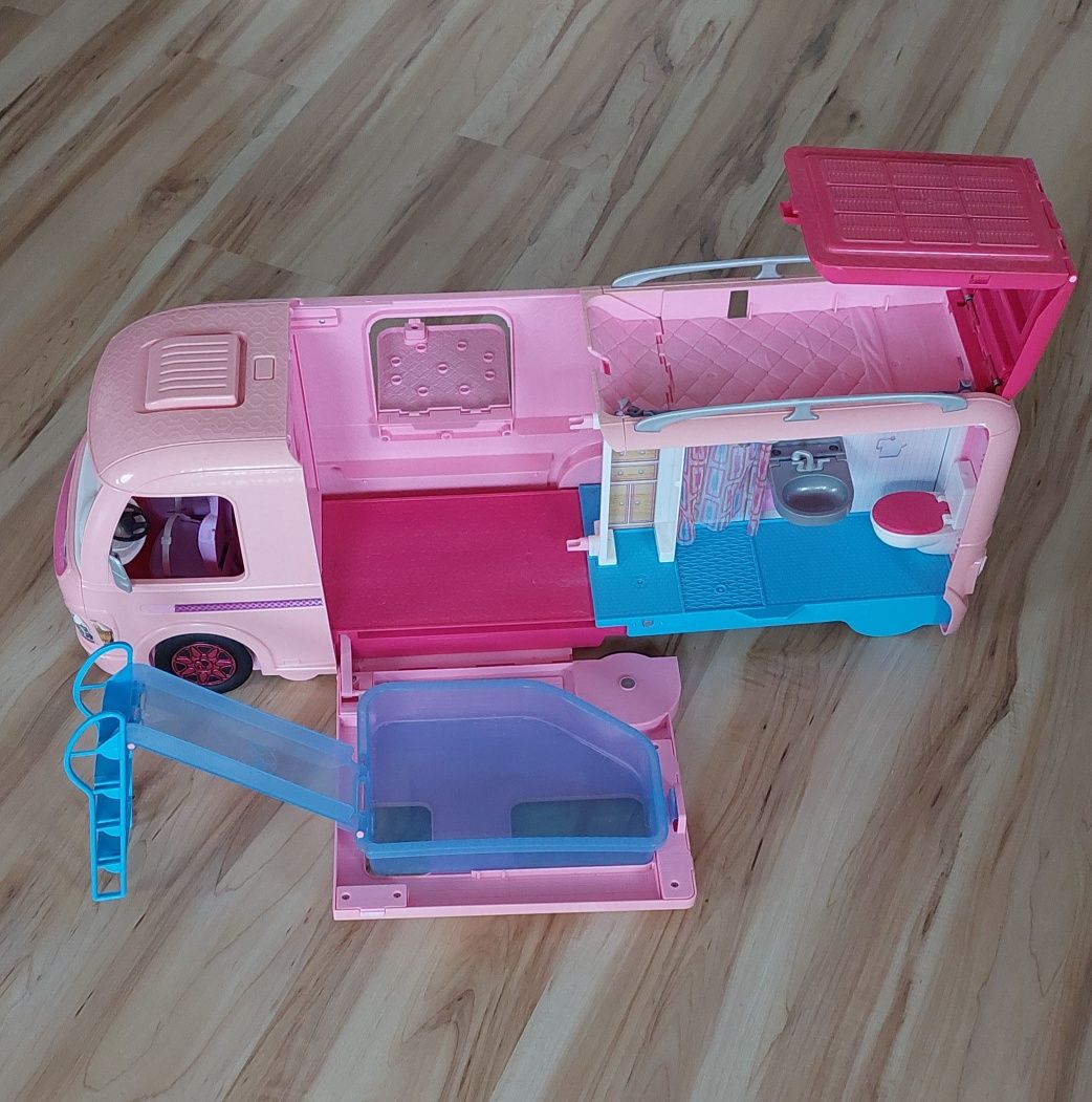 Kamper Barbie Dream z basenem