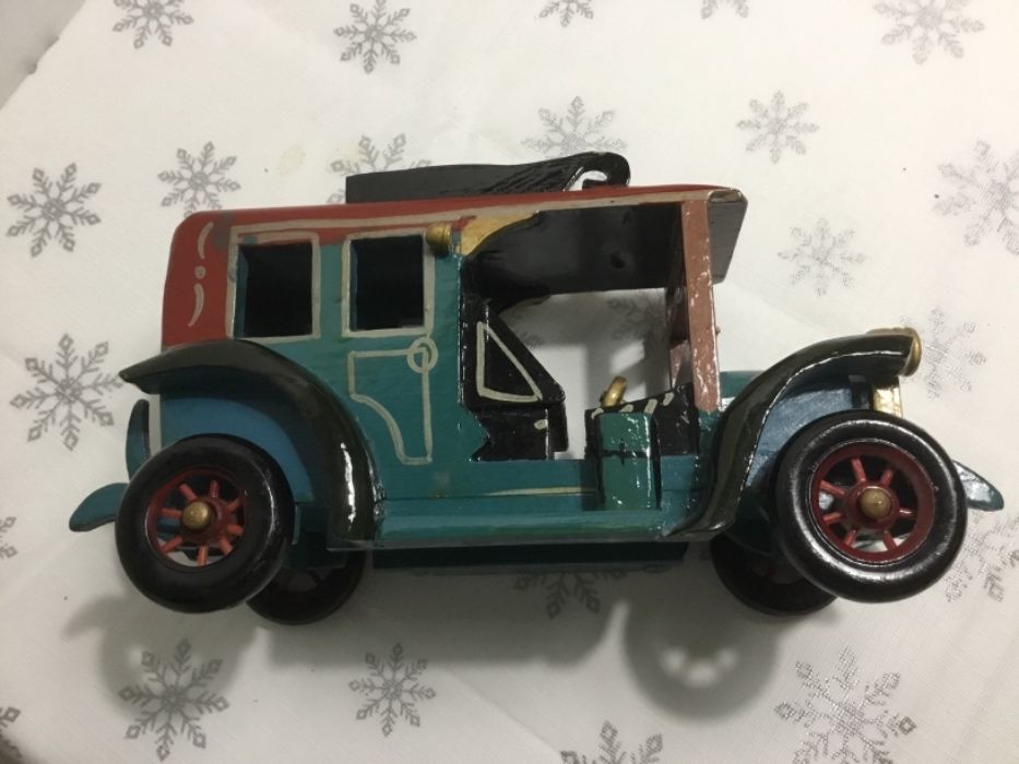 Carro decorativo em Madeira