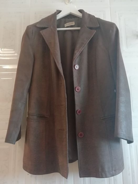 Casaco em pele gravada