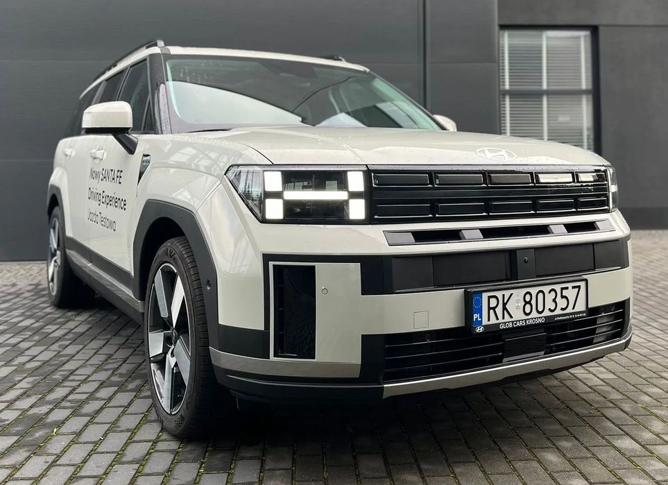 Hyundai Santa Fe Hyundai Santa Fe V 1.6 Hybrid SUV T-GDI HEV 6AT 4WD Platinum *DEMO*