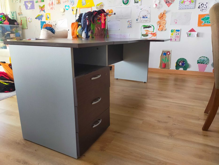 Secretária  em excelente estado