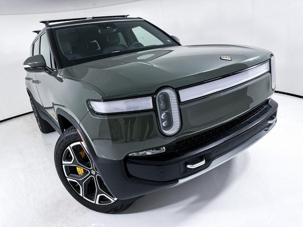 2023 Rivian R1S повнопривідний кроссовер 4х4 електро