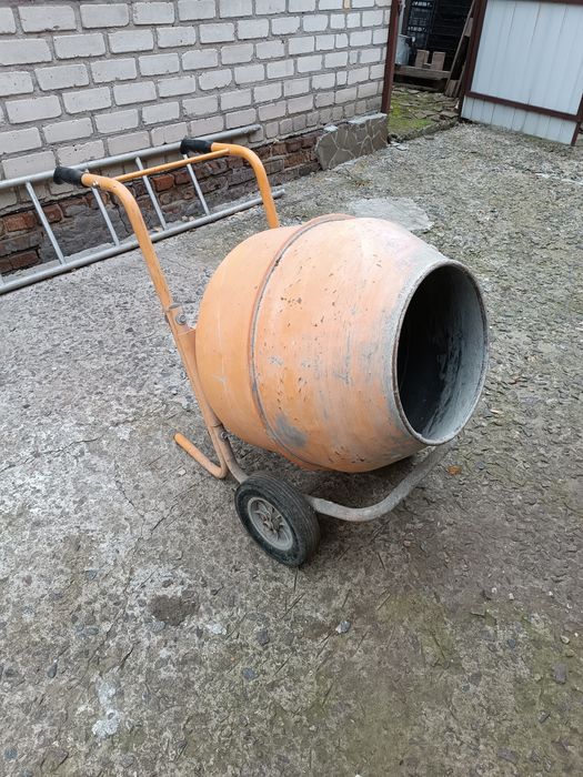 Бетономешалка в хорошем состоянии