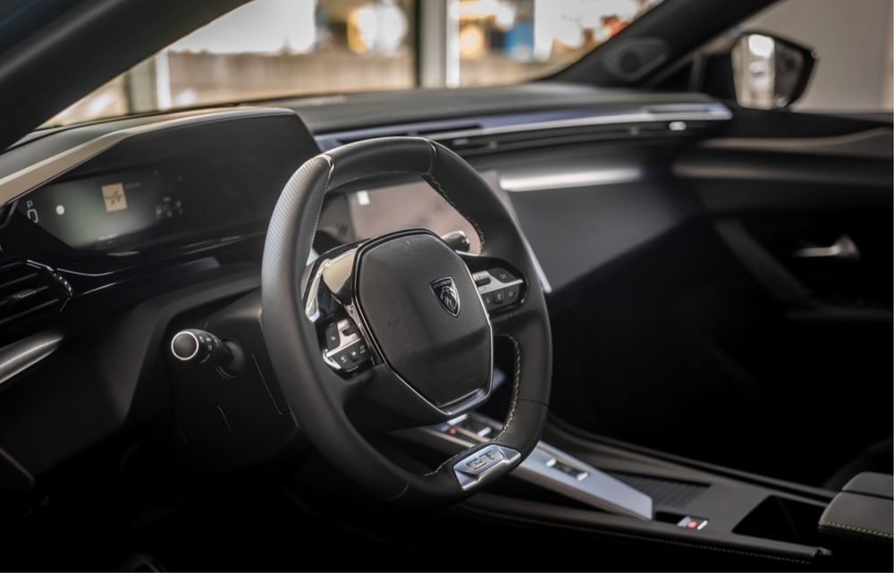 Автомобіль Peugeot 408 пежо 408