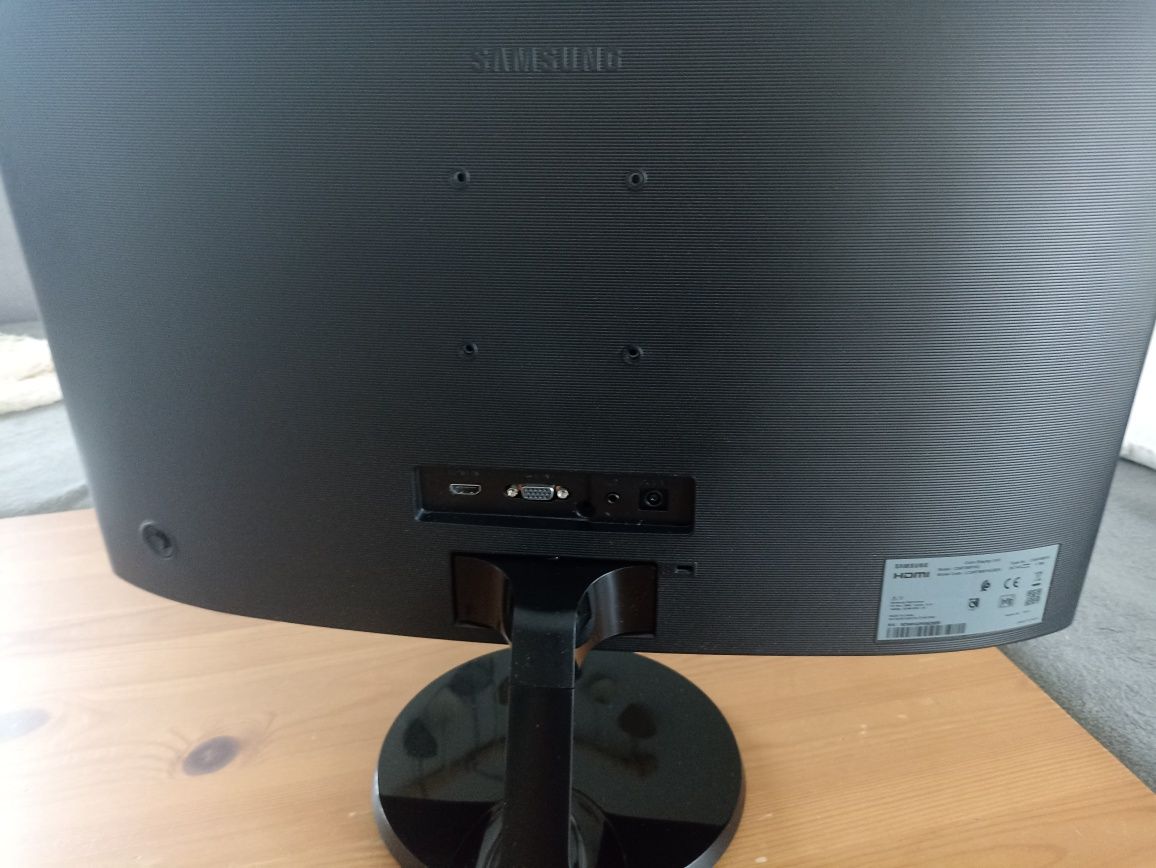 Monitor Samsung C24F390FHU zakrzywiony