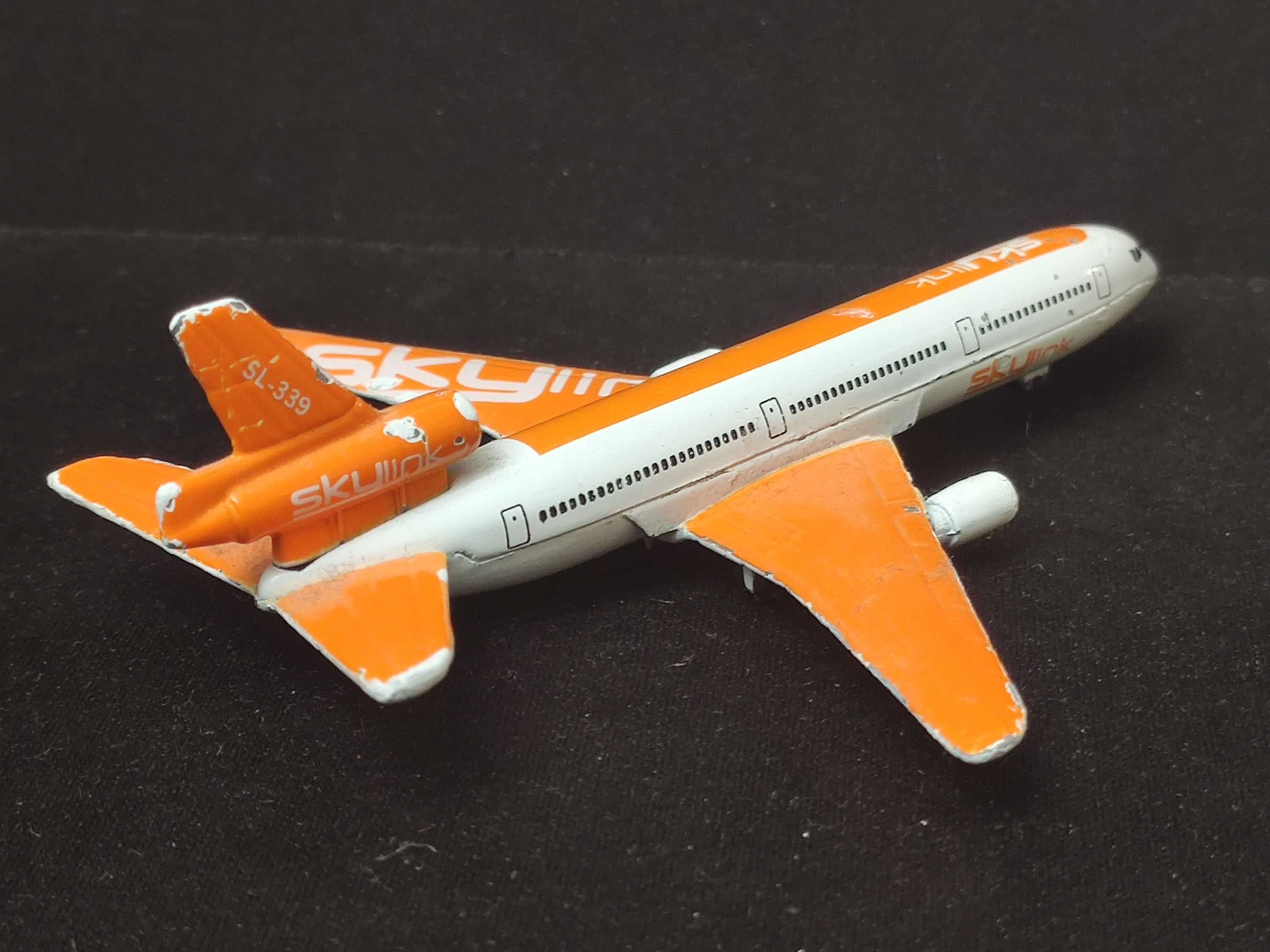 Іграшка, модель літак, самолет Douglas DC-10 Majorette