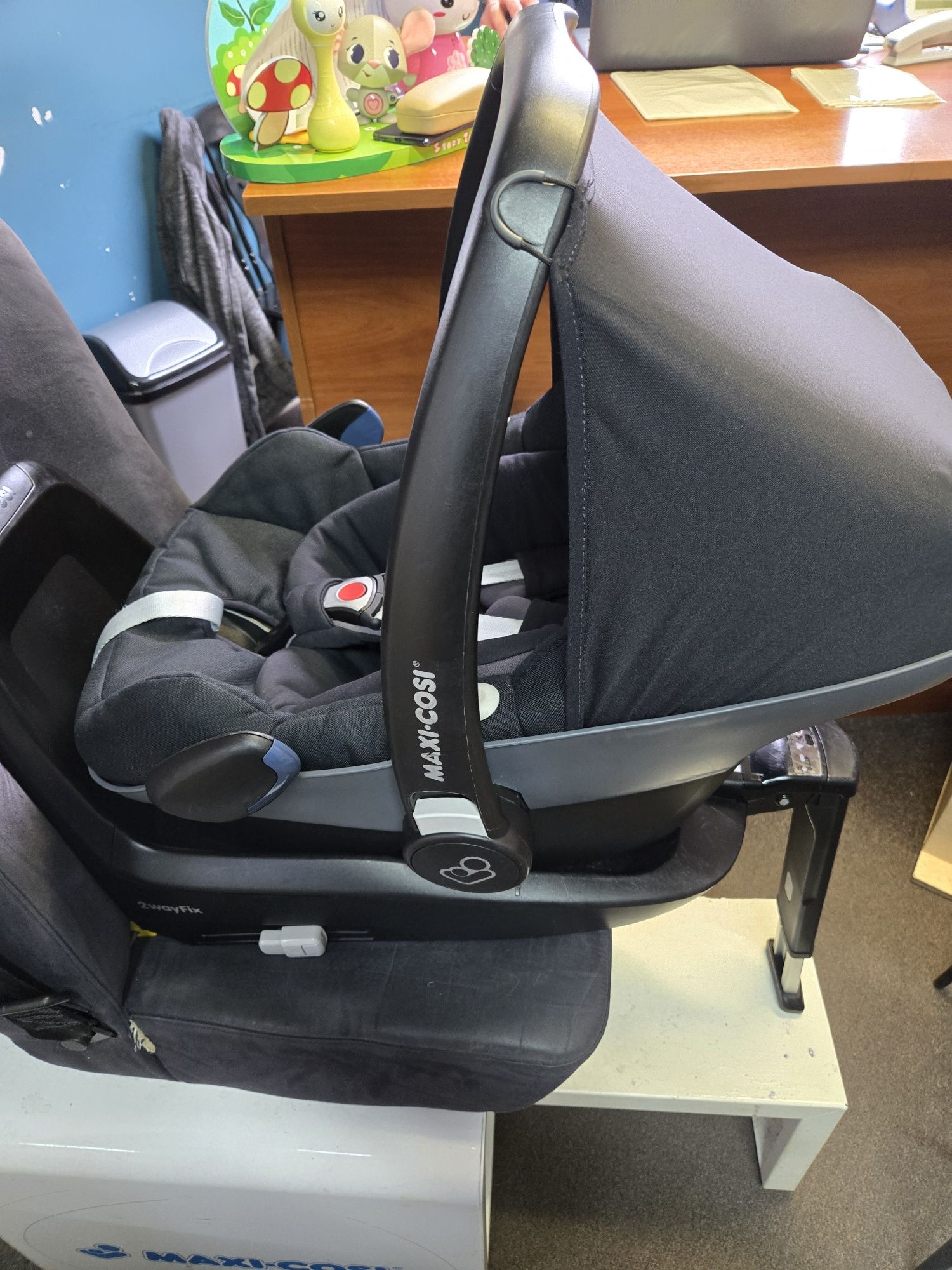 Maxi Cosi zestaw 3 elementy Fotelik Pebble Plus +baza 2wayfix +Pearl