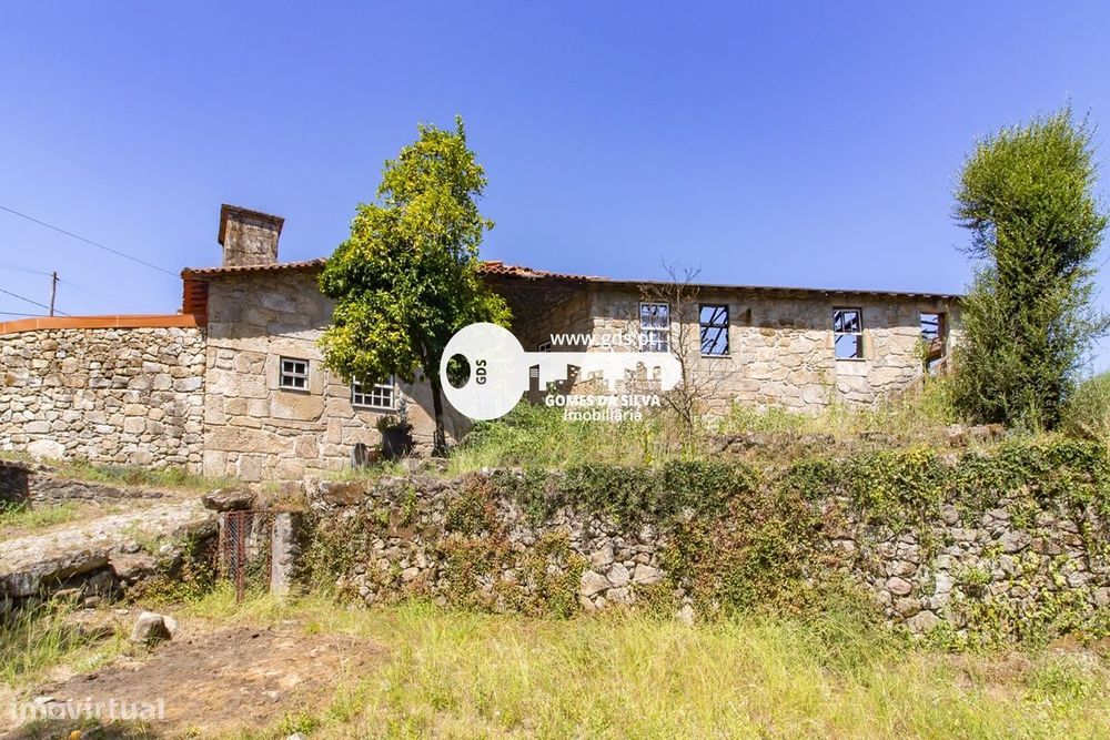 Quinta com 8000m2 de terreno em Pico de Regalados