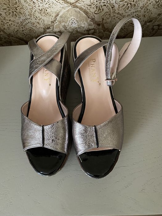 Босоніжки шкіряні