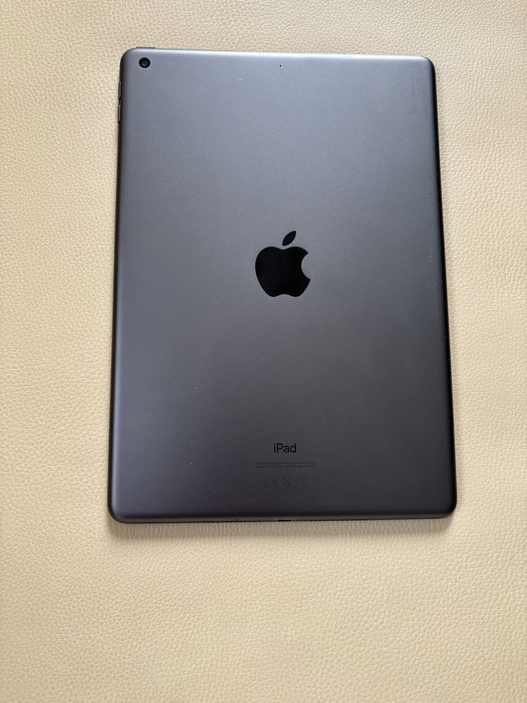 iPad 8 generacji 32 GB space grey. Stan idealny