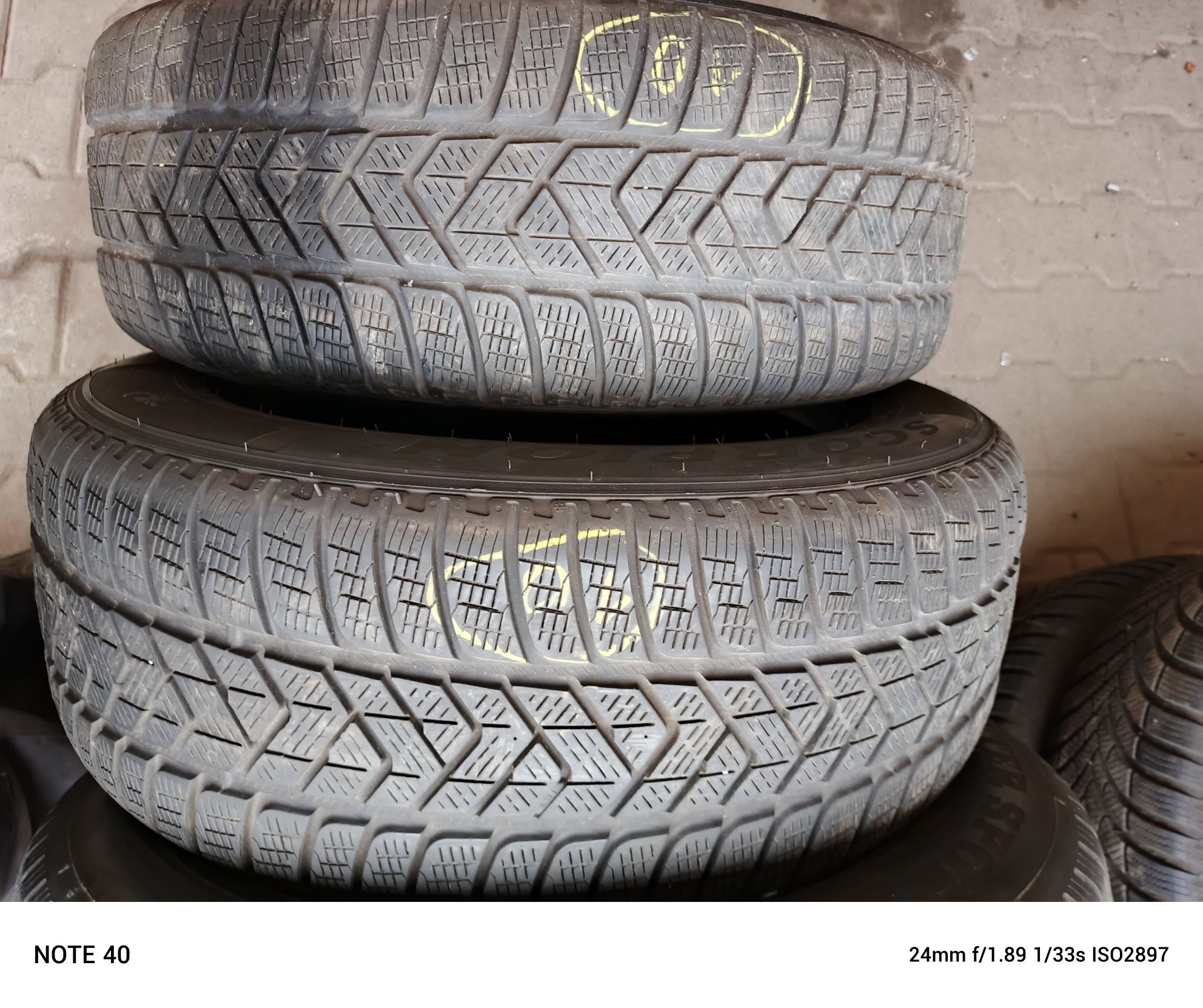 Opony zimowe 235/60/18 2x Pirelli 2x Dunlop