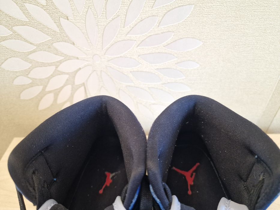 Кросівки жіночі Jordan 1 Mid оригінал 40