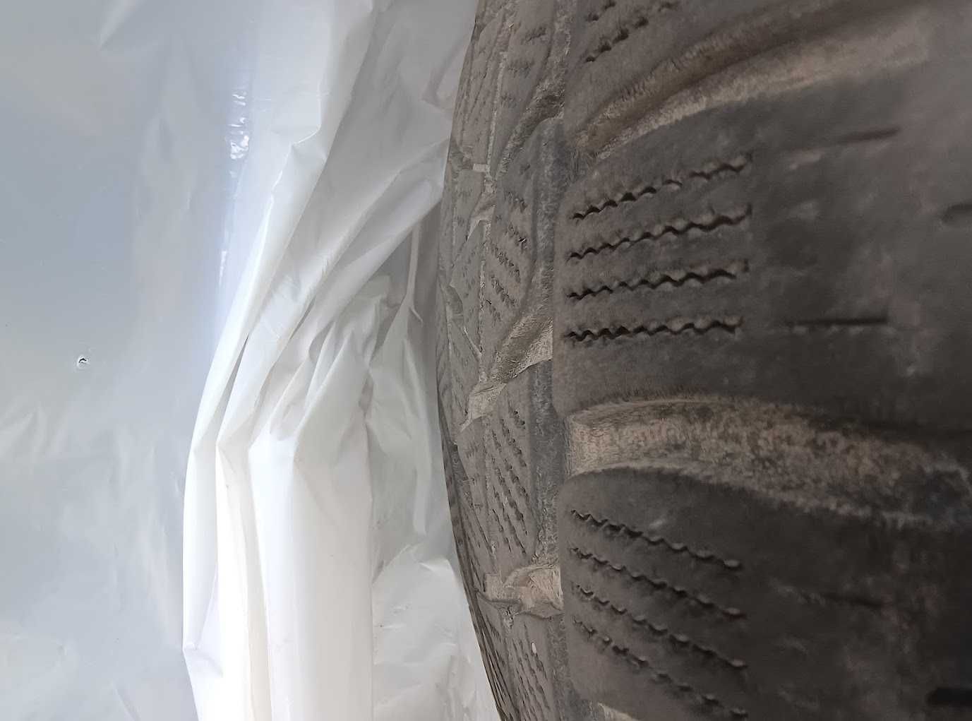 Opony Bridgestone Blizzak LM-25 4x4 235x60x17 102H komplet 4szt