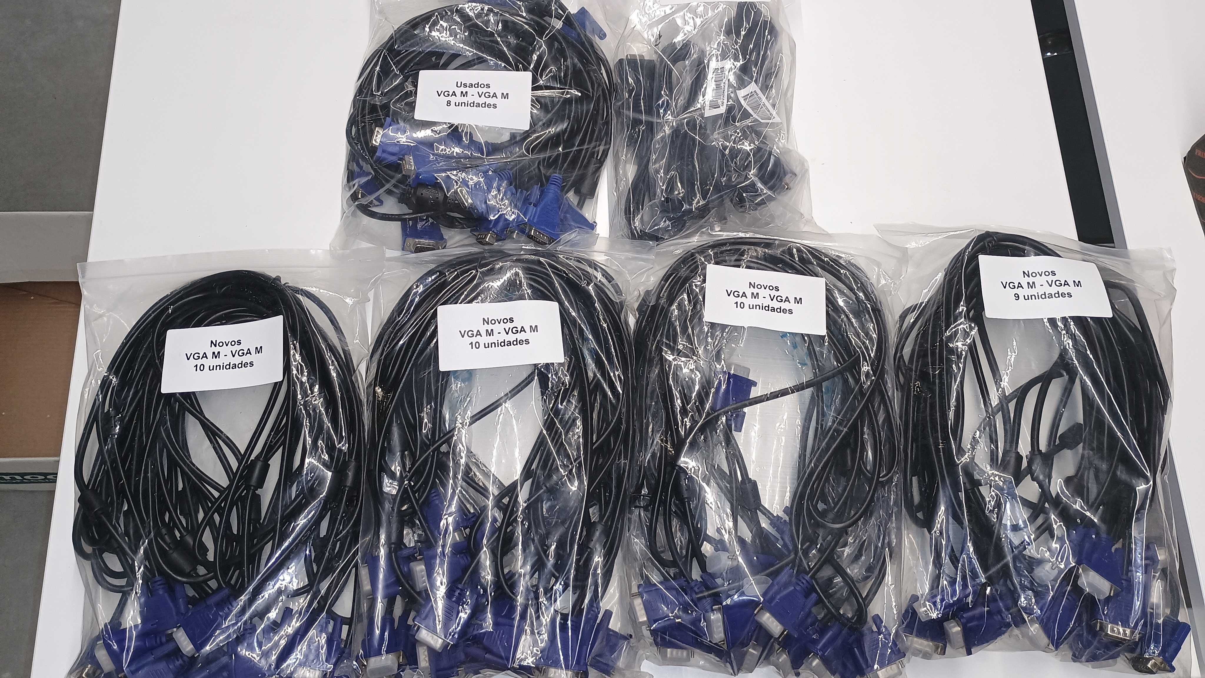 Cabos de vídeo VGA M - VGA M (47 uni) e VGA F - VGA F (4 uni)