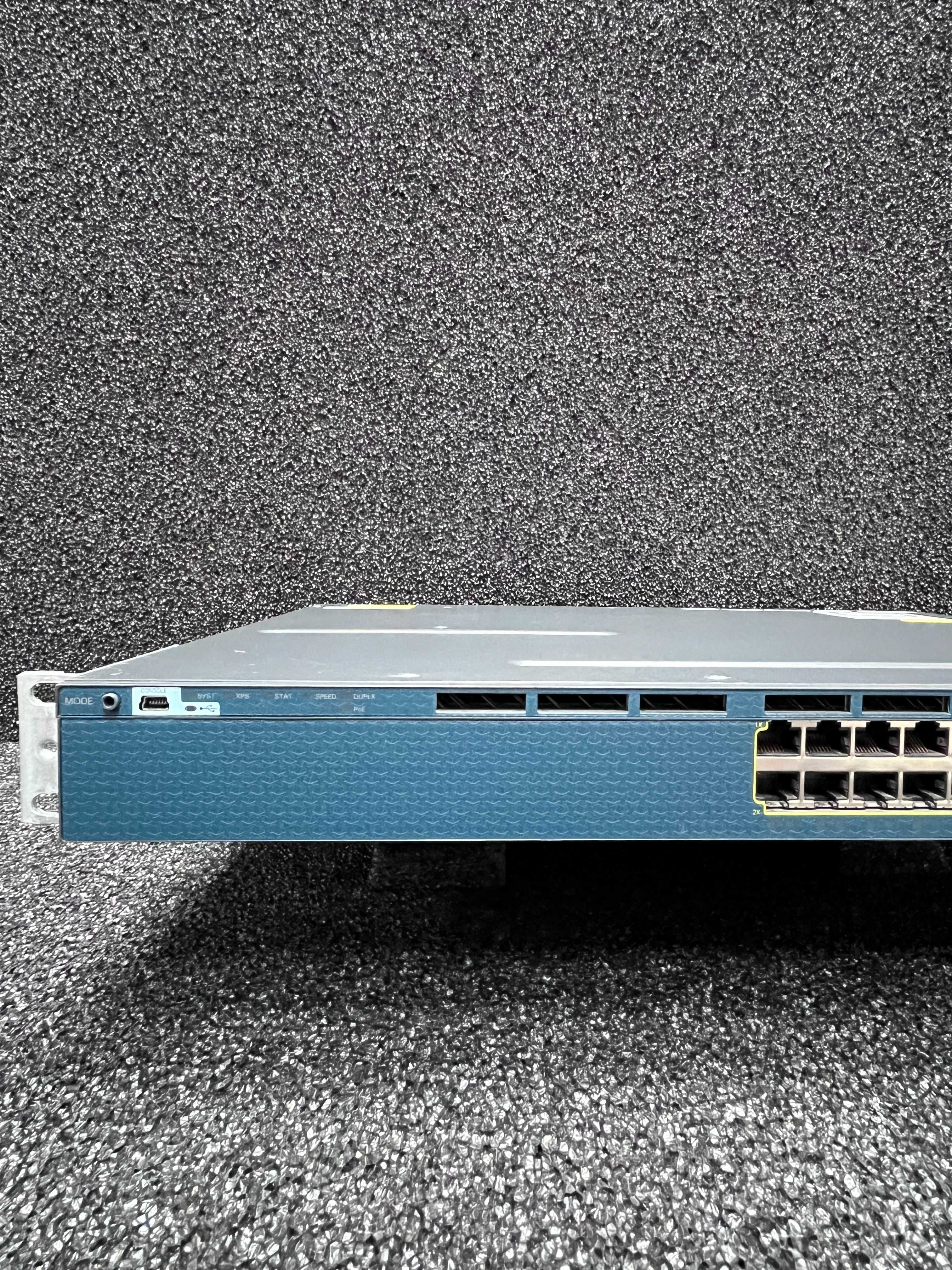 Гігабітний комутатор Cisco WS-C3560X-24P-S з PoE+ (435 Вт)