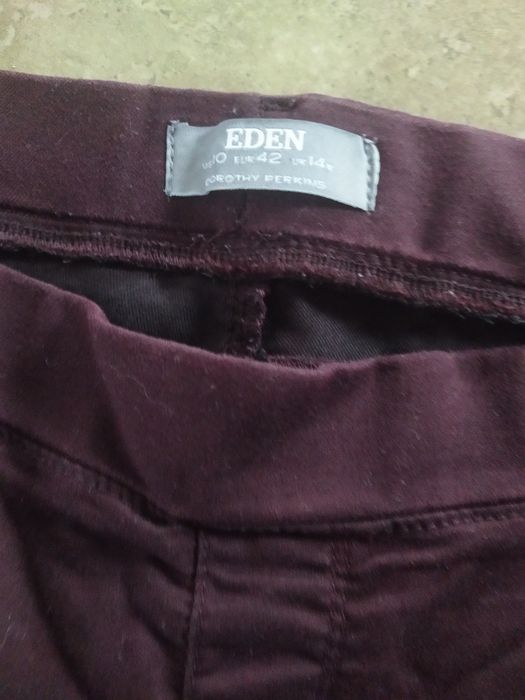 Śliwkowe spodnie jegginsy 42 XL legginsy