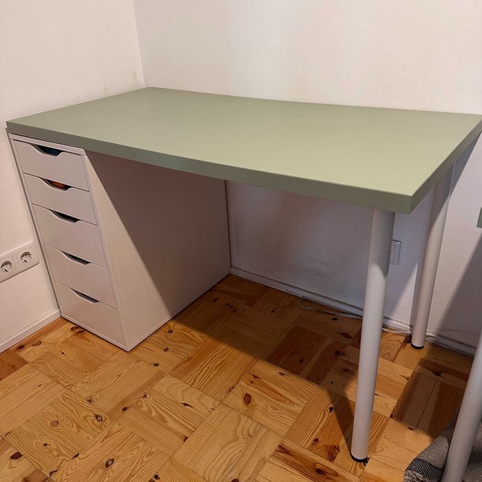 Table top with legs