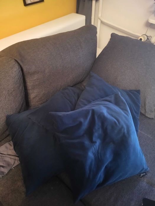 4 poduszki z granatowymi poszewkami welur, kwadratowe, jaśki