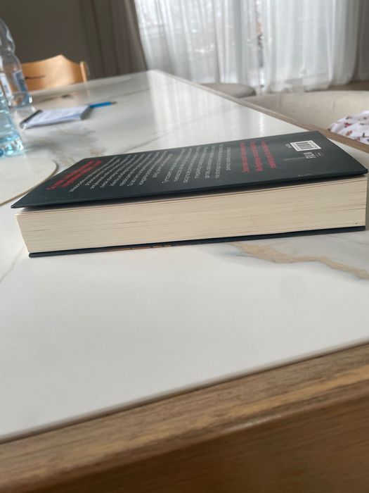 Książka kryminał Alek Rogoziński  śmierć między stronami