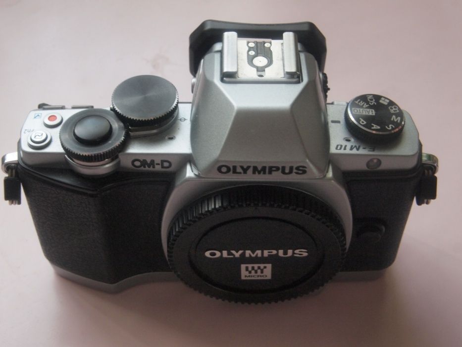 Olympus OM-D E-M10 на ремонт или запчасти