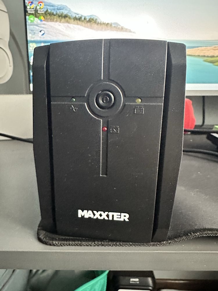 ДБЖ maxxter 220v