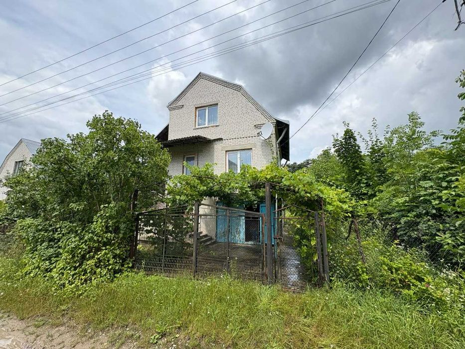 Продаж будинку з ремонтом та меблями в м.Золочів