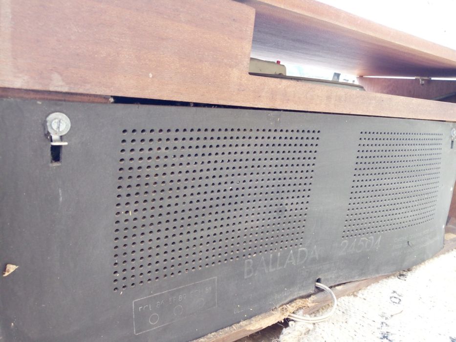 Gramofon z radiem Ballada 2267A – vintage PRL – stan nieznany

Sprzeda