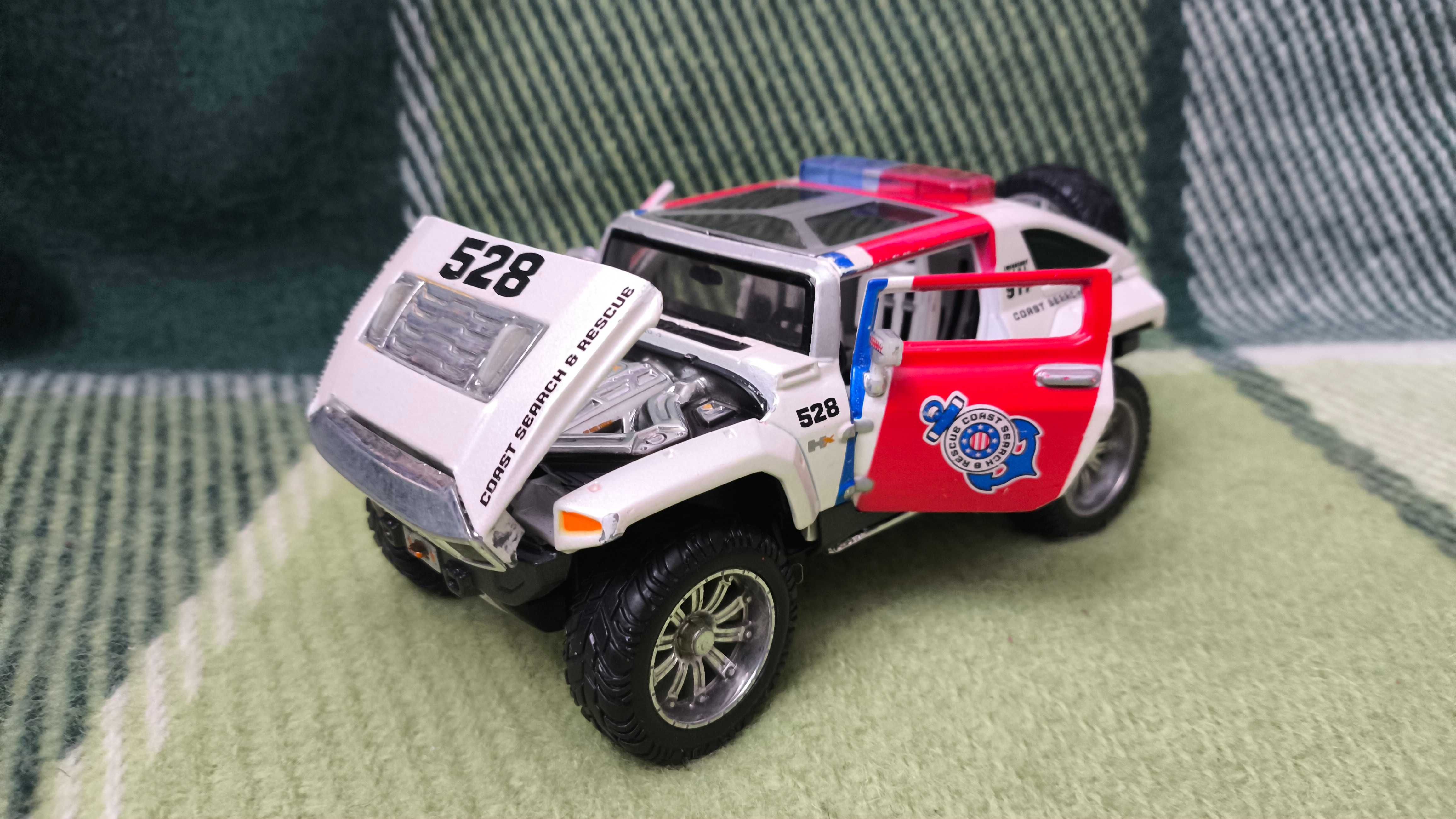 Машинка Hummer HX Concept 1.24 Maisto Rescue