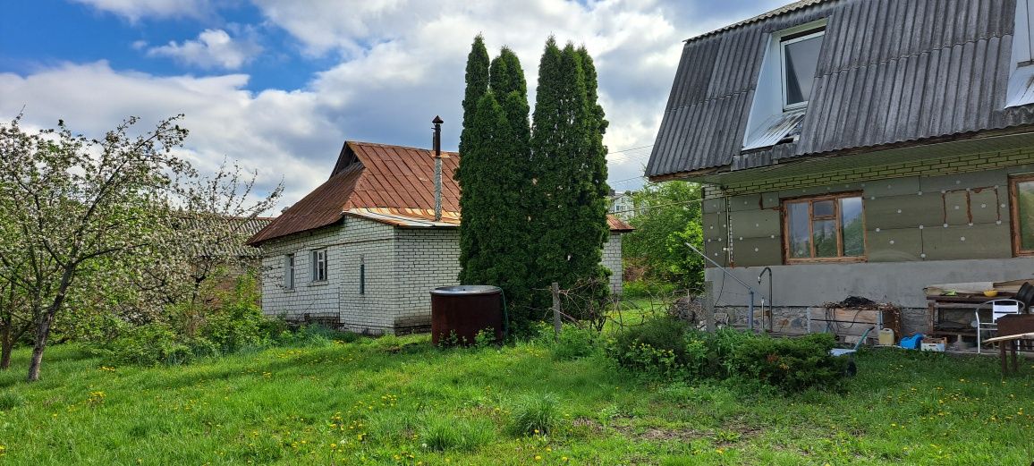 2 ДОМА в центре с. Зазимье, 15 км. от Киева,.