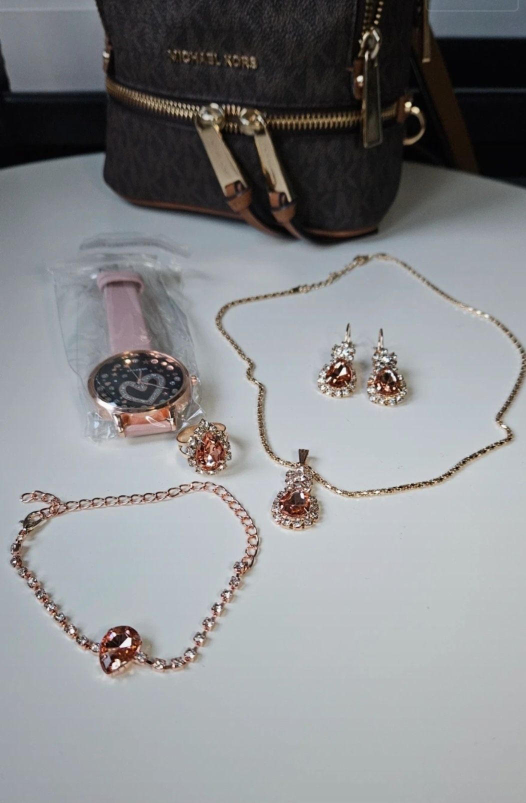 Zestaw komplet biżuterii w kolorze brzoskwiniowym cyrkonie diamenty