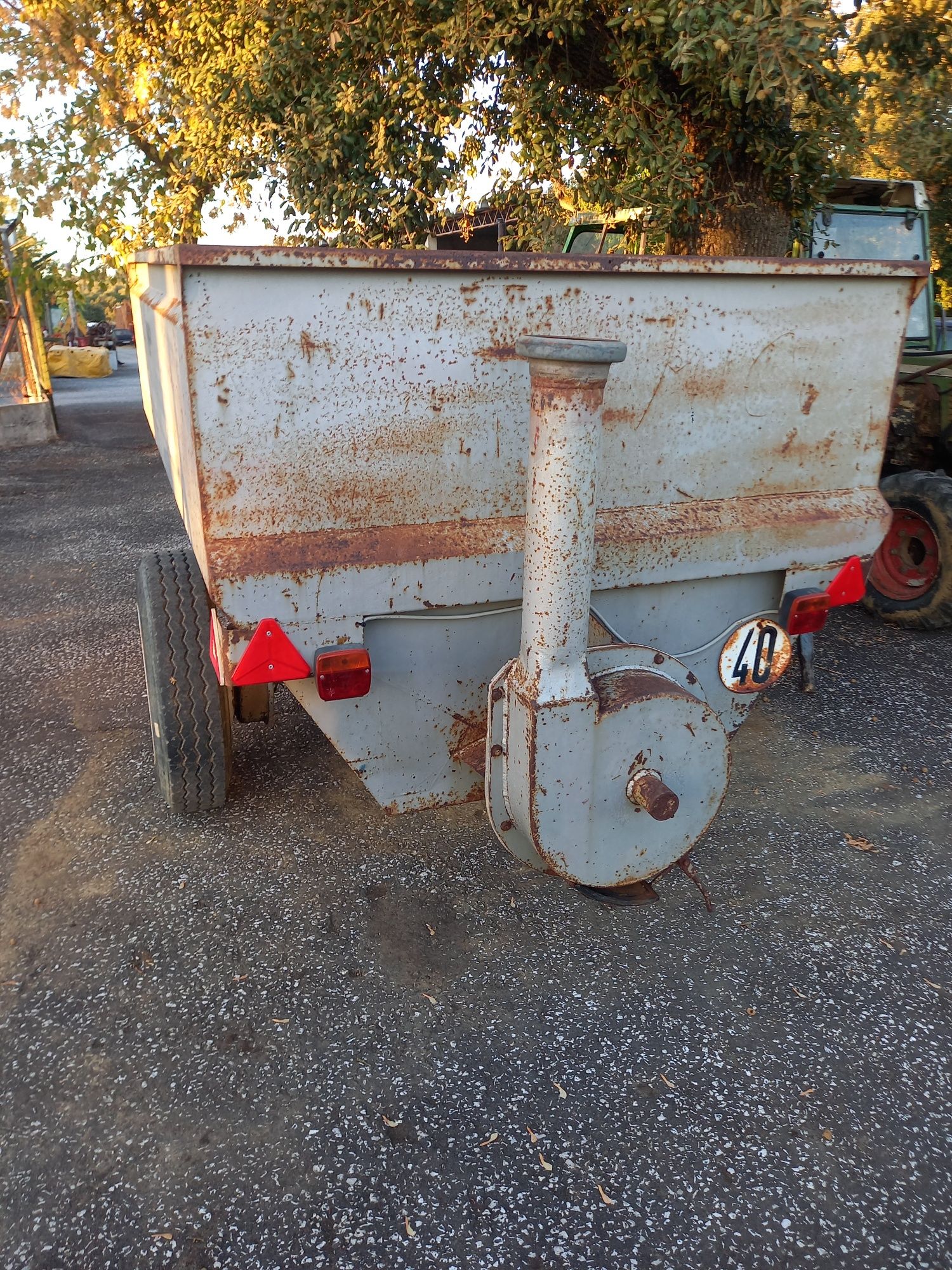 Reboque semfim transporte de uvas